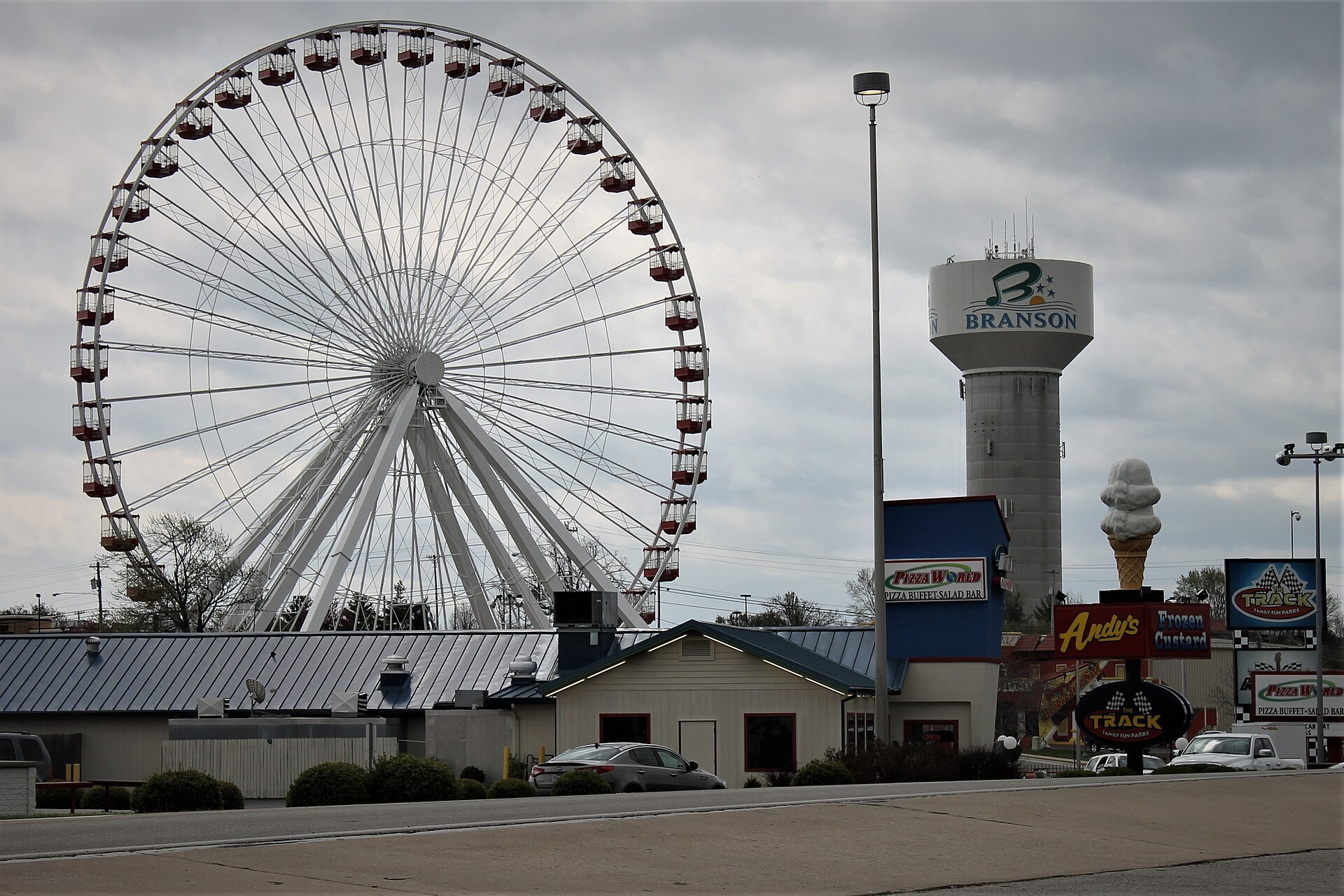 The Ferris wheel on Branson's Highway 76